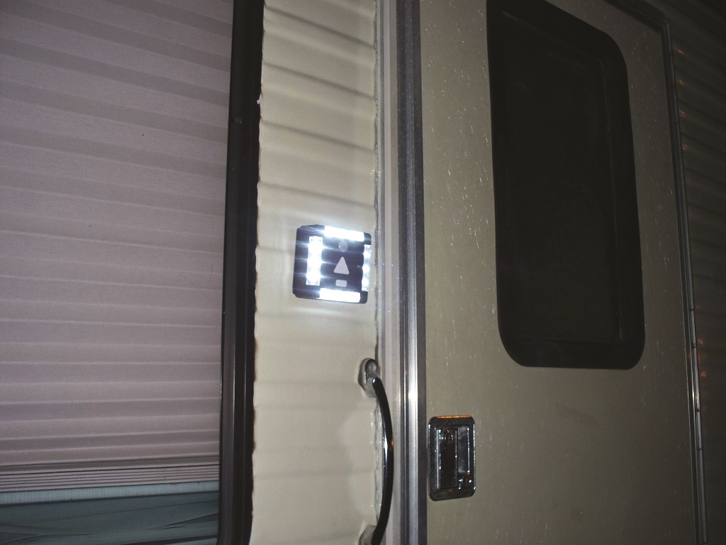 Tri-Lynx Lites 12 LED Black - Image 3