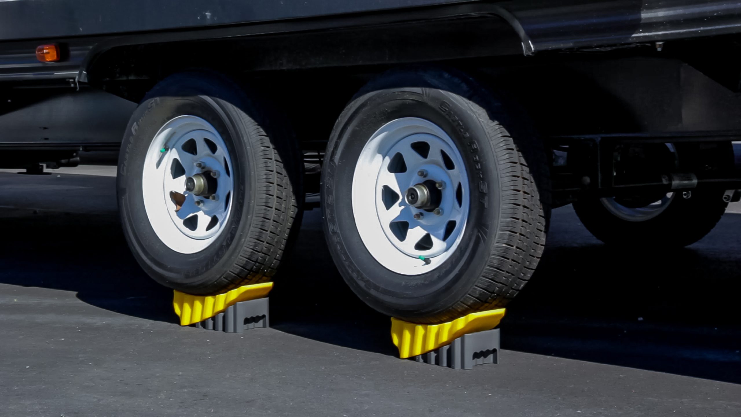 Curved Leveler And Wheel Chock, 2/pack - Image 2